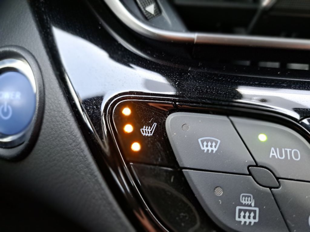 Toyota C-HR 1.8l Hybrid Business-Edition - Samsaru's Car Outlet