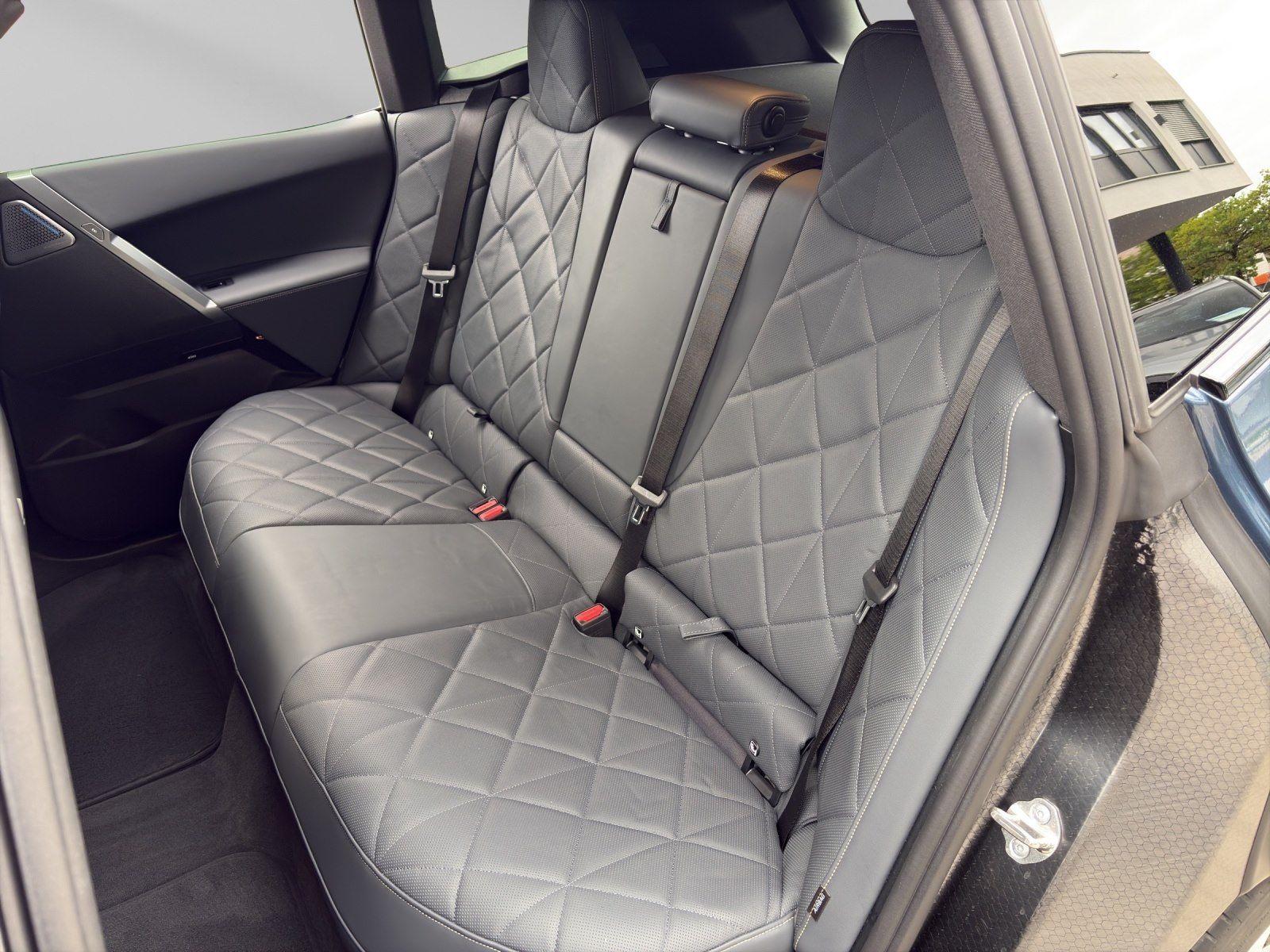 BMW iX xDrive60 M Sport Luftf.Aktivl. 23"B&W Leder A