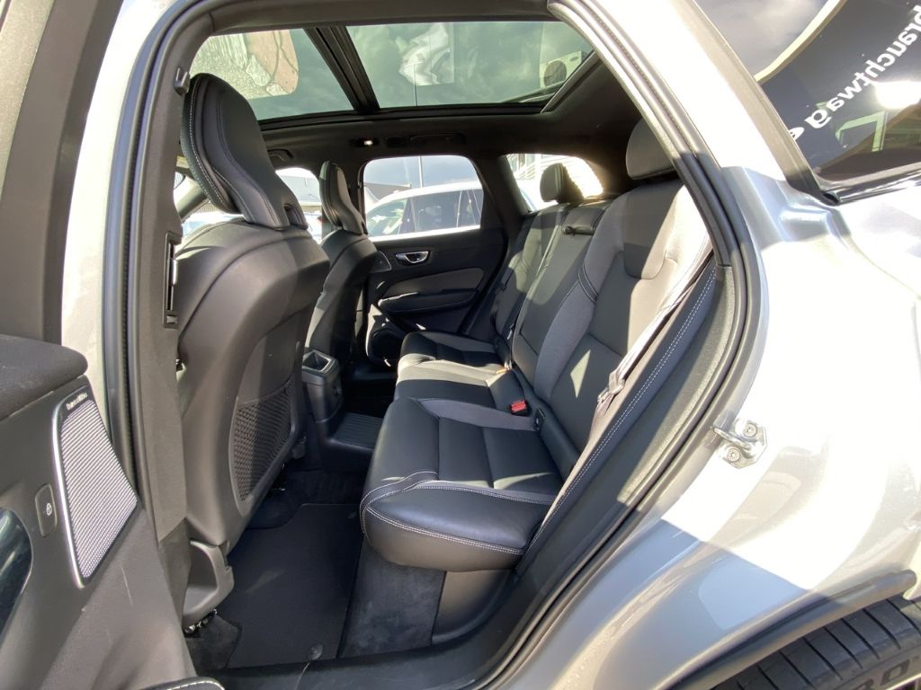 Volvo XC60 R Design Recharge Plug-In Hybrid AWD T8 Twi