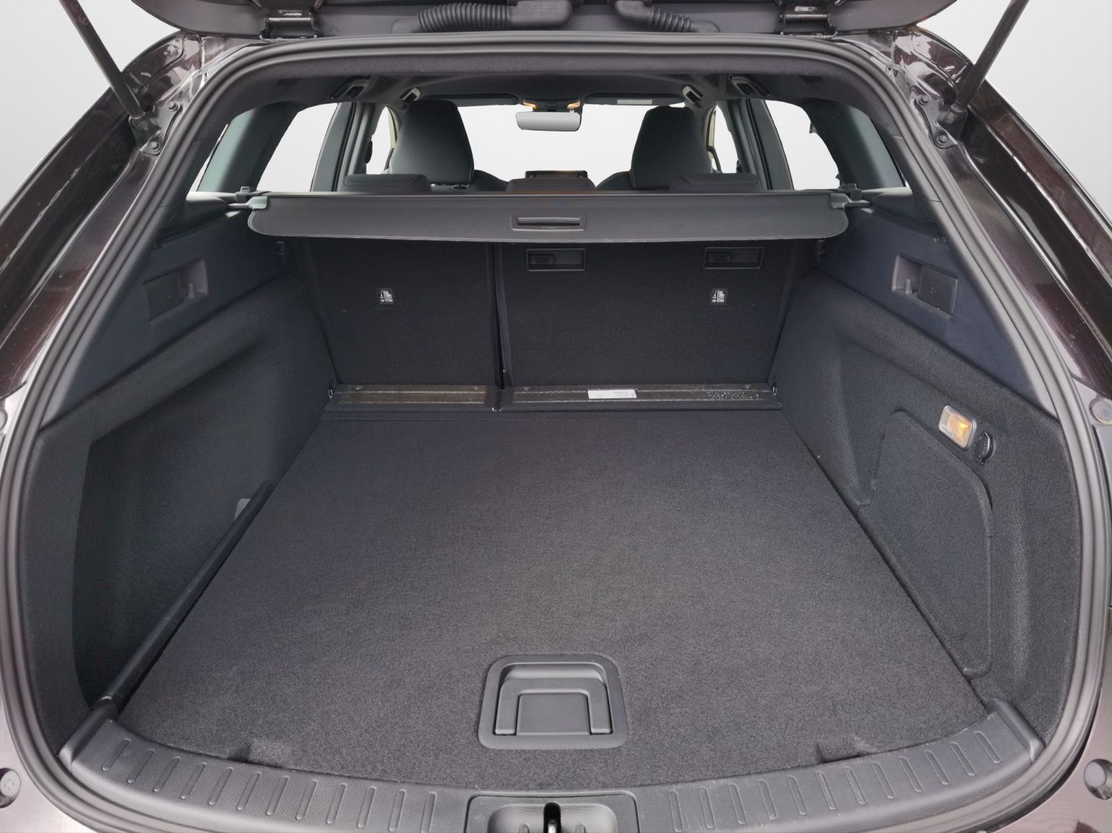 Toyota Corolla Touring Sports 2.0 Hybrid Comfort - Samsaru's Car Outlet