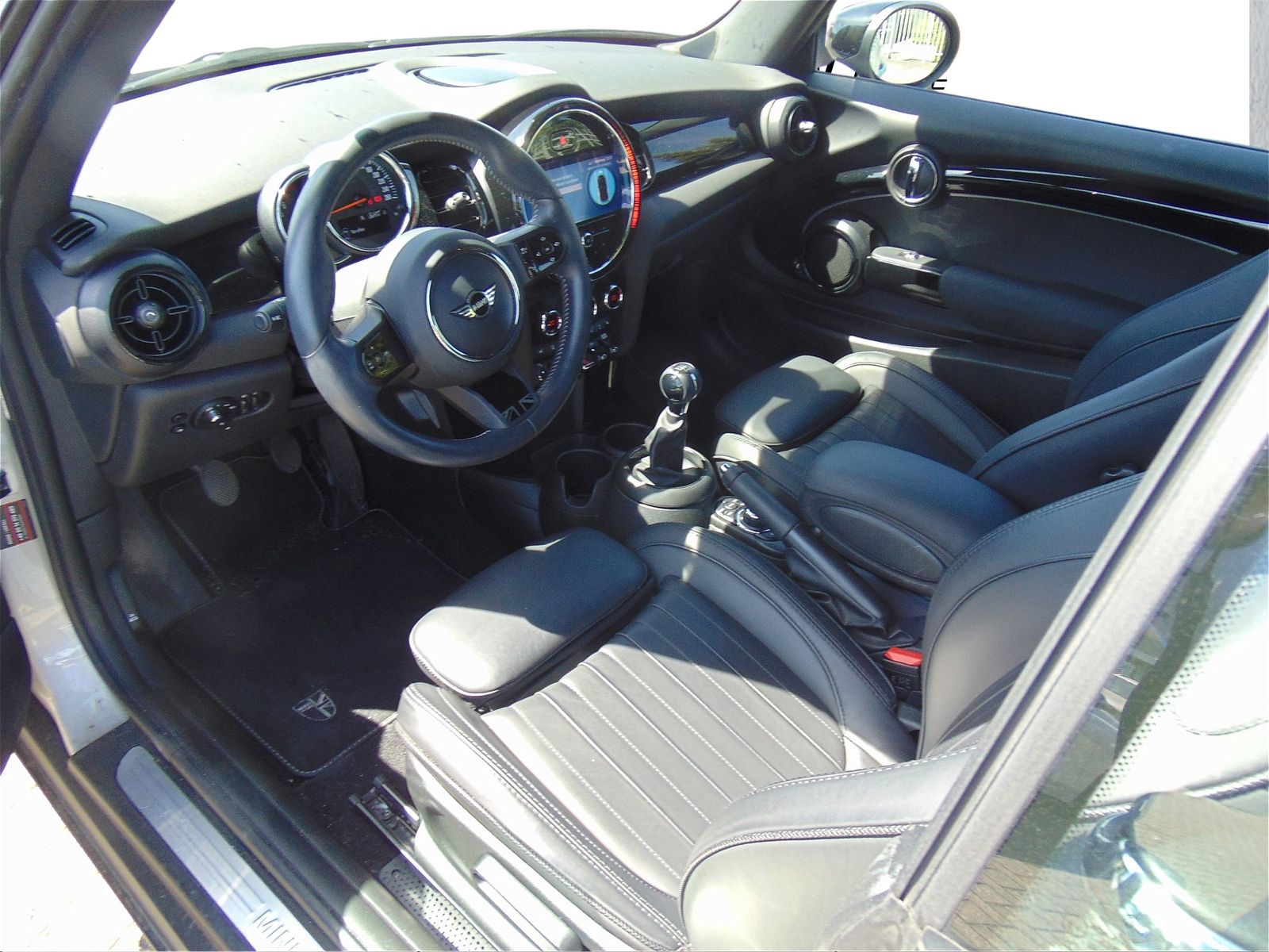 MINI Cooper CABRIO YOUNIQUE - Samsaru's Car Outlet