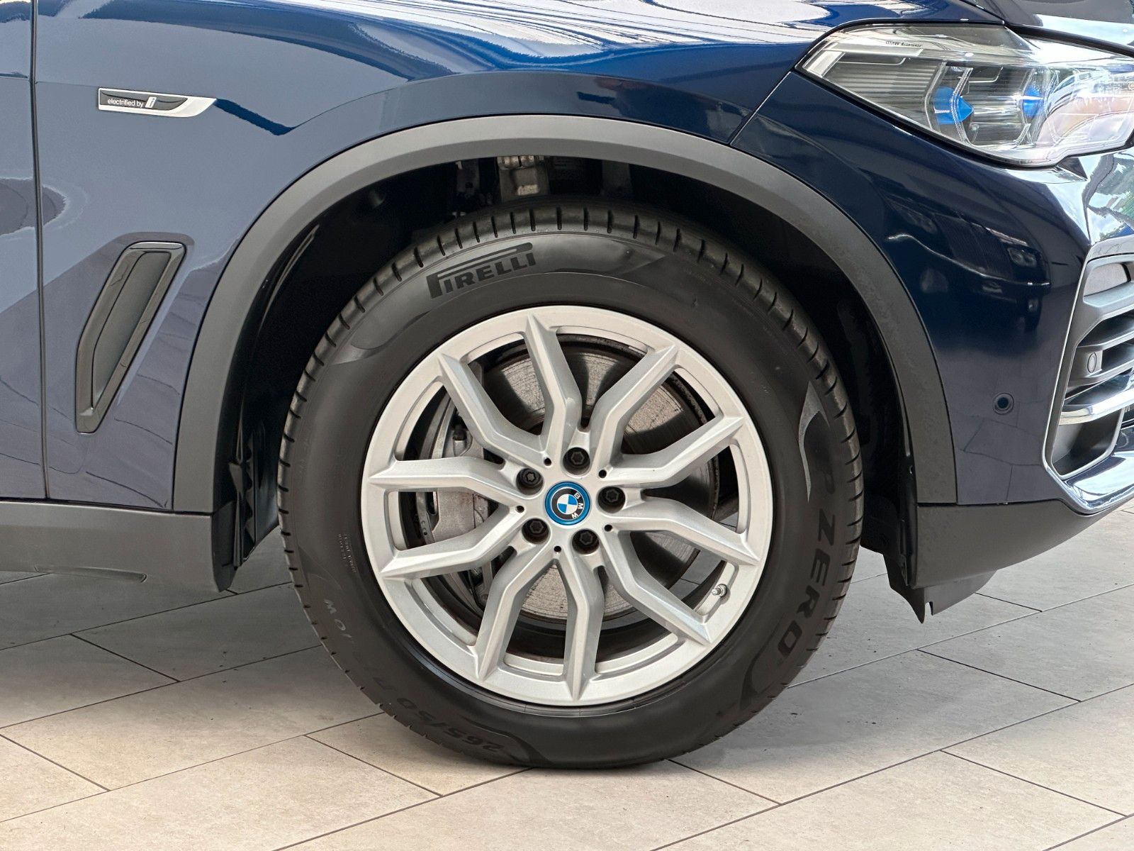 BMW X5 xDrive45e Navi*Leder*Laser-LED*HUD*AHK*19Zoll