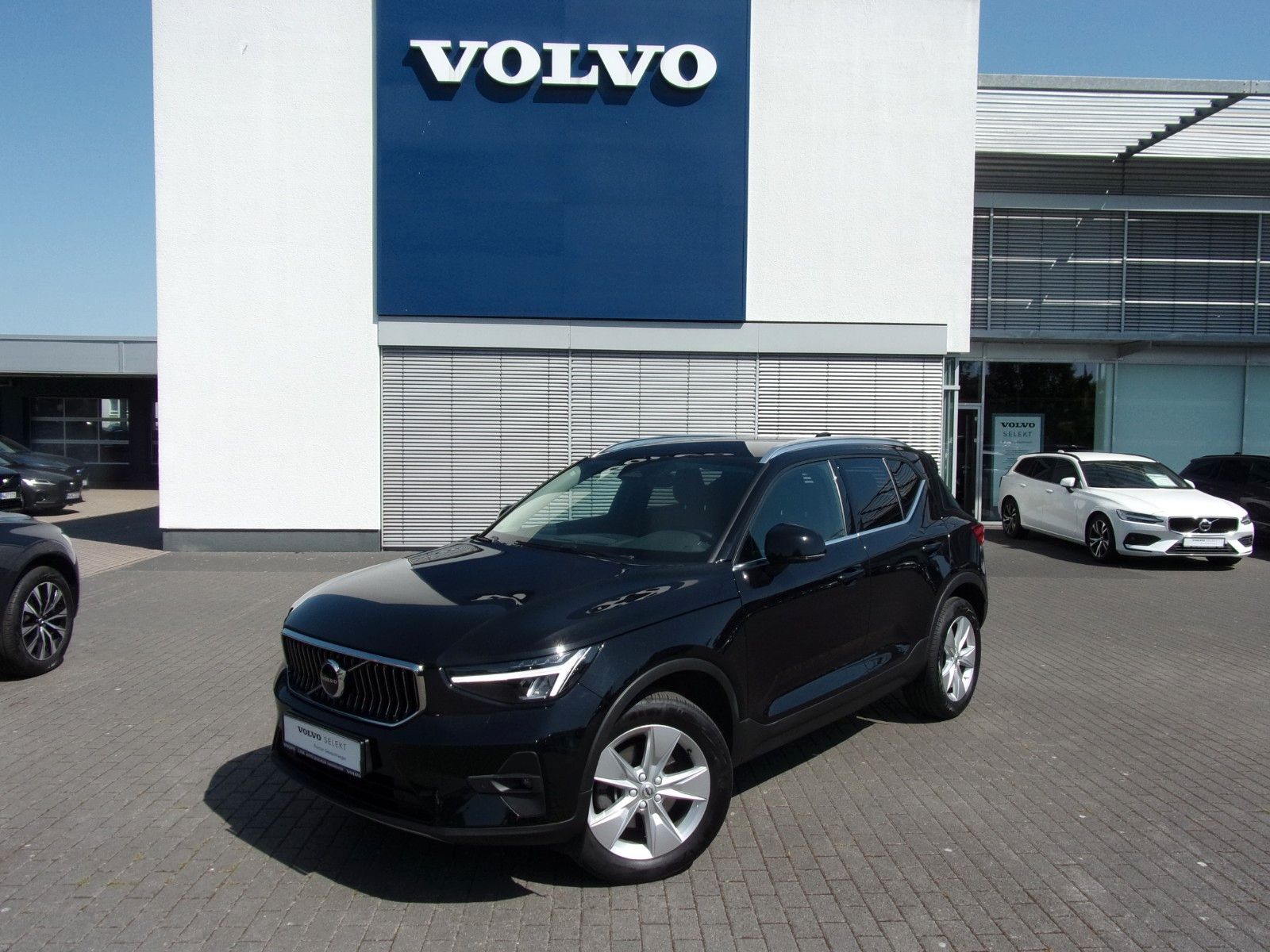 Volvo XC 40 B4 Plus Bright - Samsaru's Car Outlet