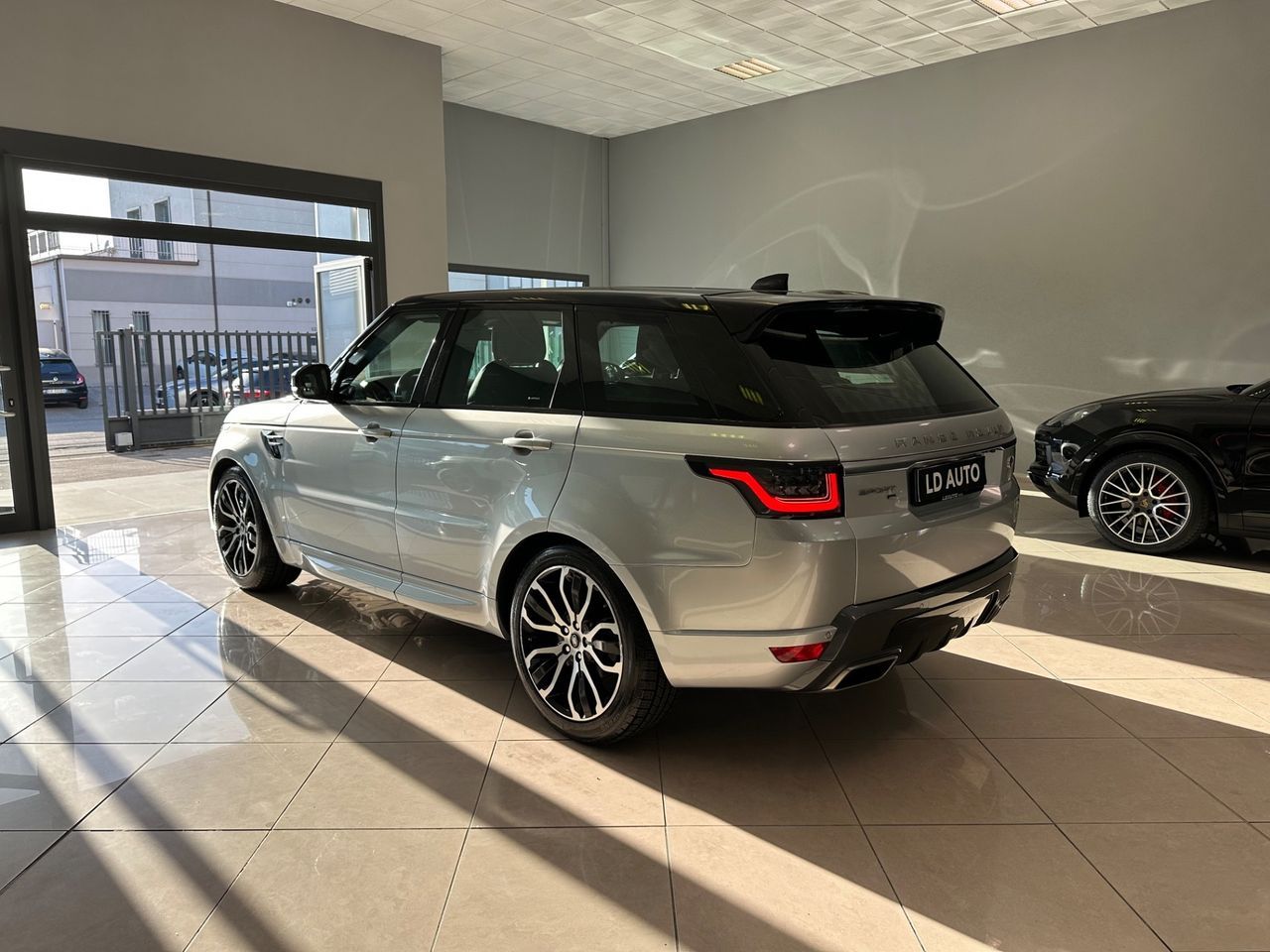 Range Rover Sport 3 - Samsaru's Car Outlet