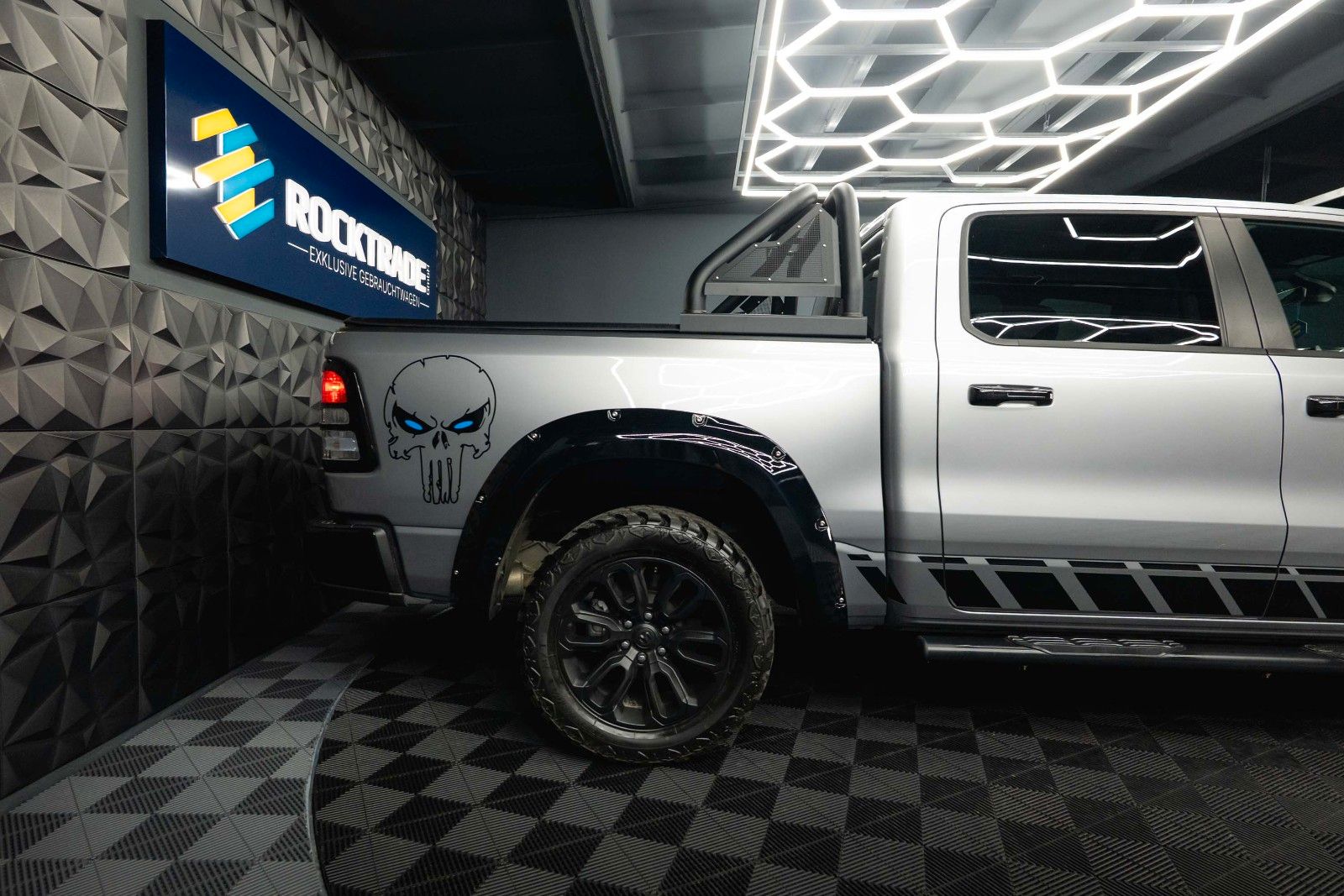 Dodge RAM 5.7 V8 HEMI 4x4 OFFROAD Night PUNISHER 19%