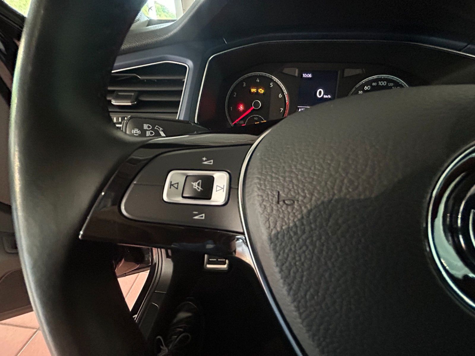 Volkswagen T-ROC 1.5 TSI United - Samsaru's Car Outlet