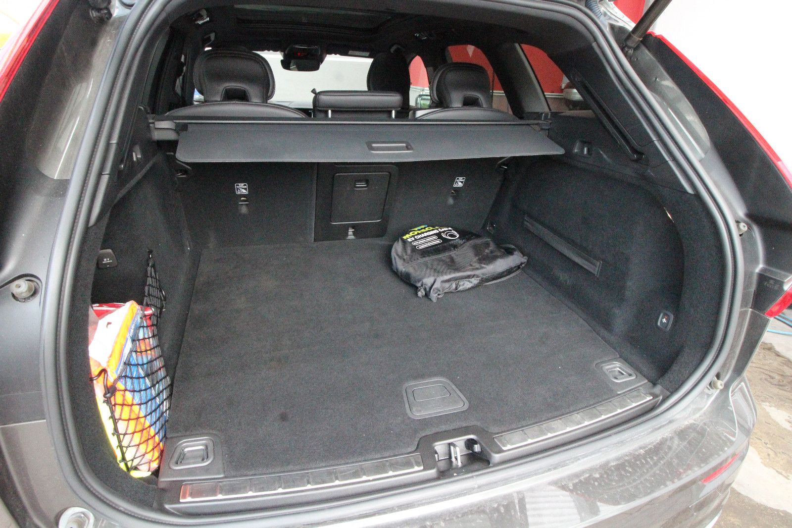 Volvo XC60 T8 R Design AWD - Samsaru's Car Outlet