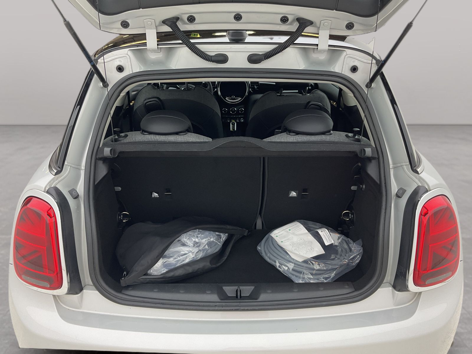 MINI Cooper SE - Samsaru's Car Outlet