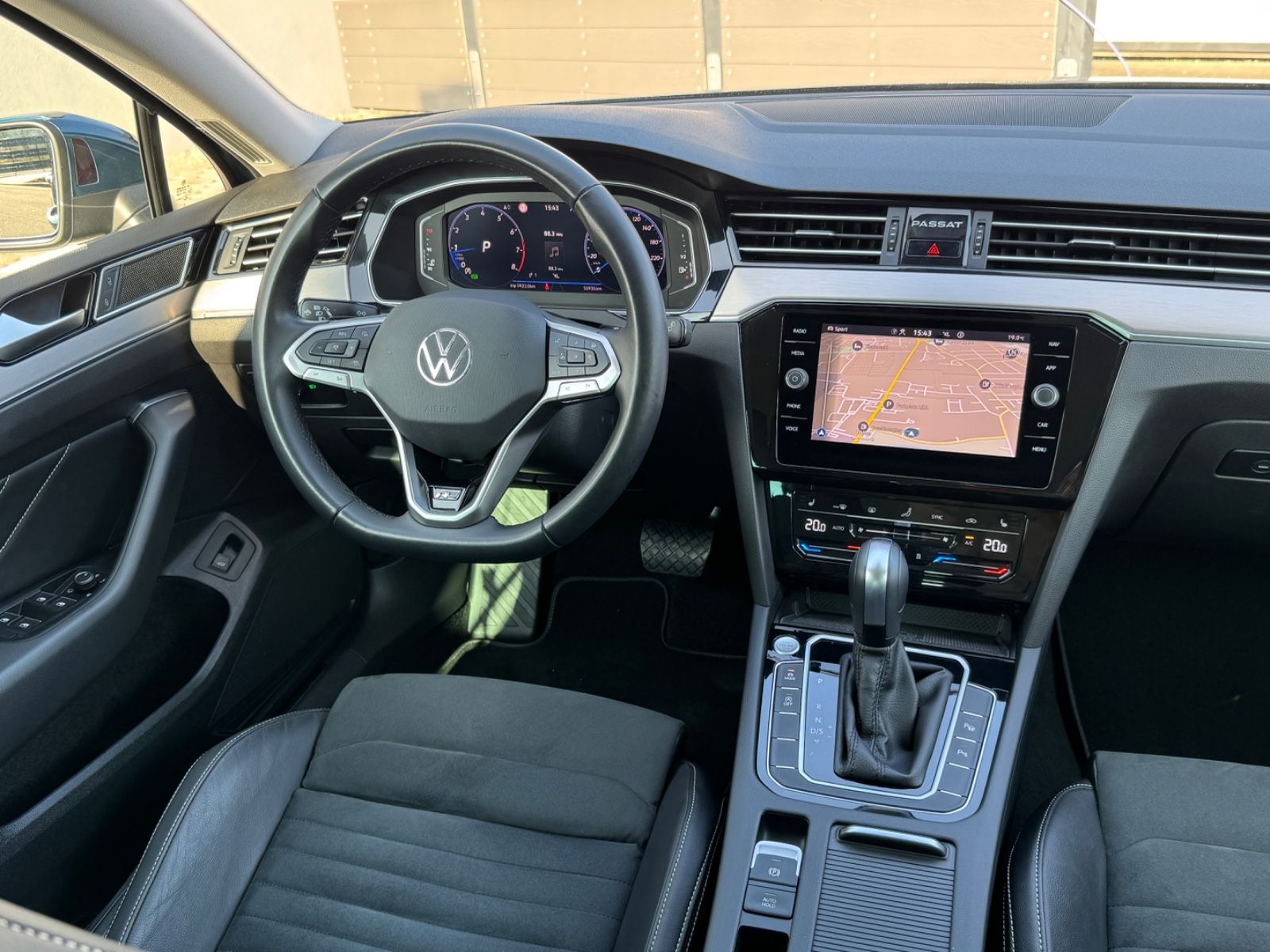 Volkswagen Passat Variant 2.0 TSI R-Line - Samsaru's Car Outlet