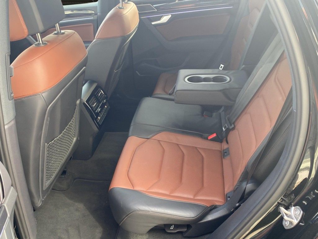 Volkswagen Touareg 3.0 TDI 4Motion R-Line - Samsaru's Car Outlet