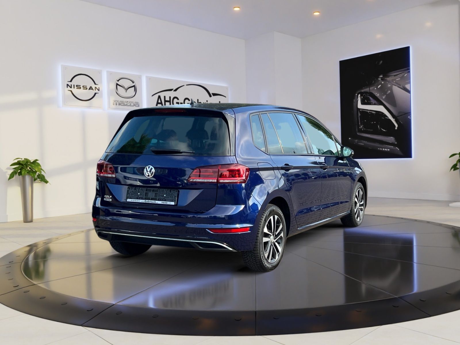 Volkswagen Golf Sportsvan VII e - Samsaru's Car Outlet