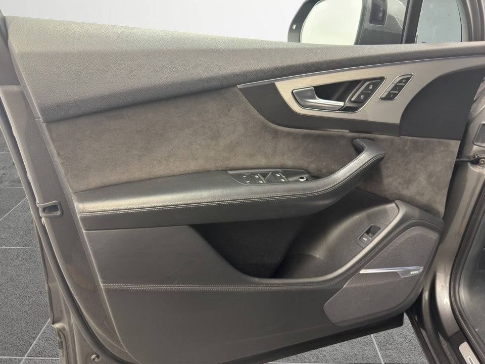 Audi Q7 50 TDI quattro S-line