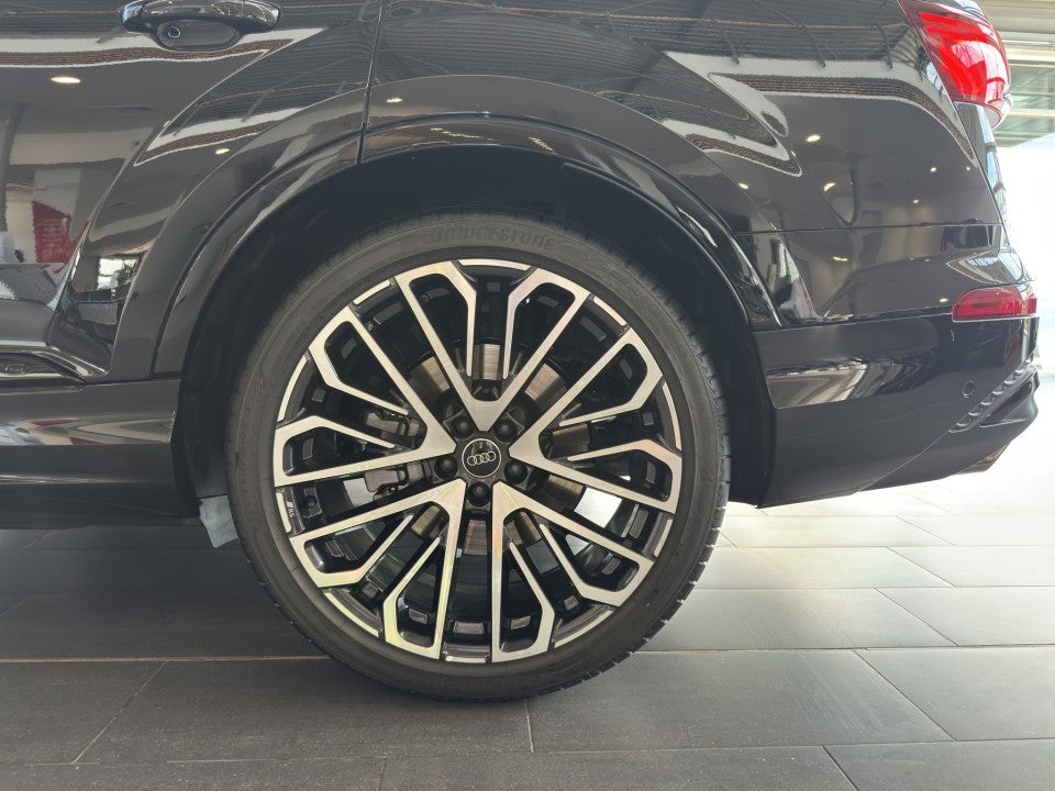 Audi Q7 50 TDI quattro S-line - 7 locuri