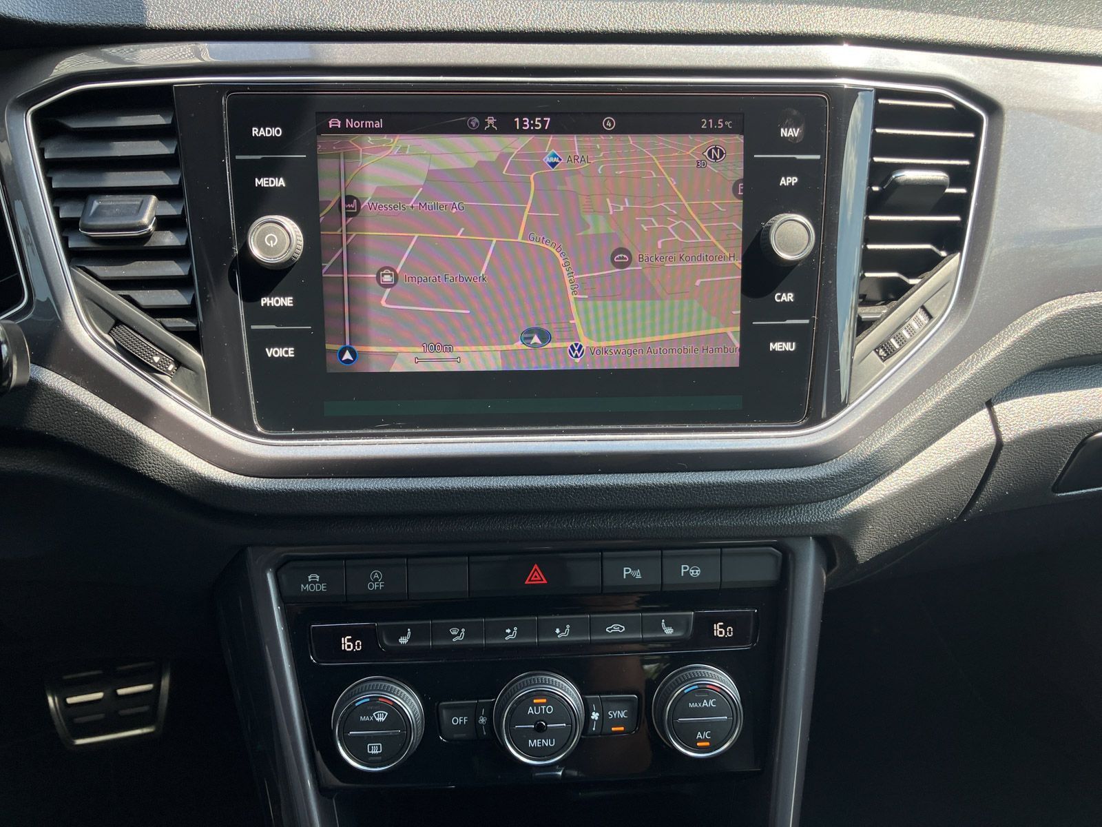 Volkswagen T-Roc Sport 1.5 l TSI - Samsaru's Car Outlet