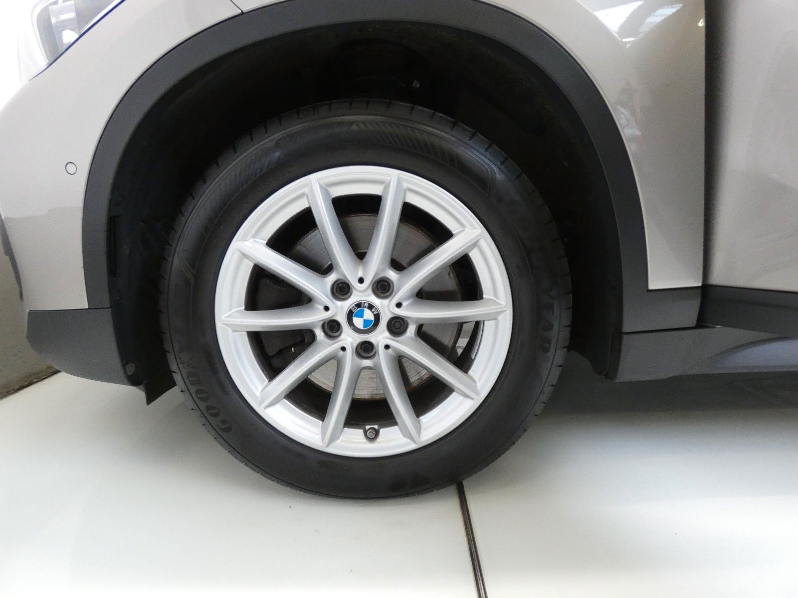 BMW X1 xDrive 25 d Advantage - Samsaru's Car Outlet