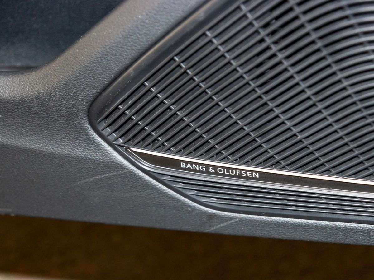 Audi A4 Avant 40 TFSI qu advanced - Samsaru's Car Outlet