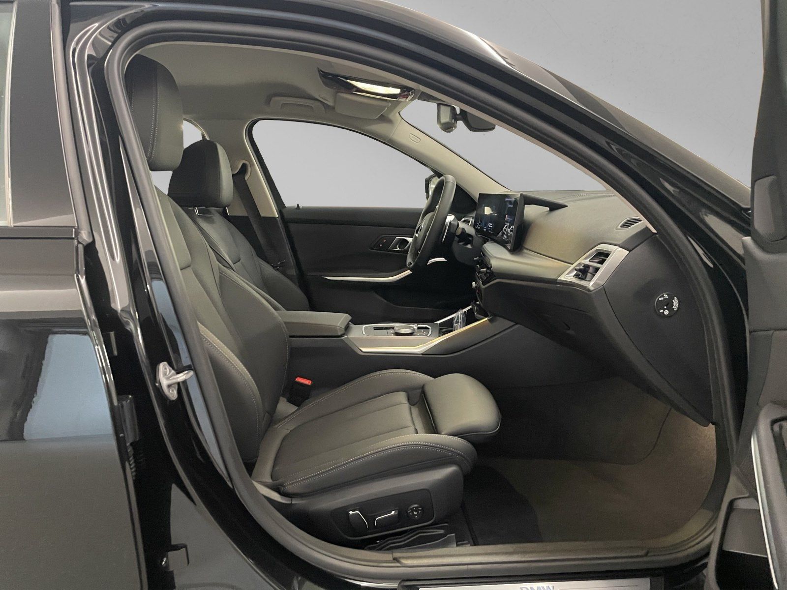 BMW 320d Touring AHK 360° ACC Standhzg Service Incl.
