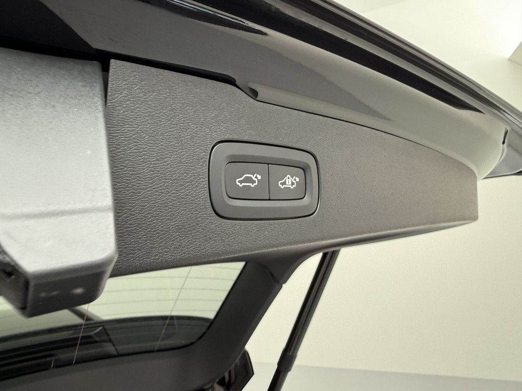 Volvo V60 T6 Plus Dark Recharge Plug-In Hybrid AWD LED