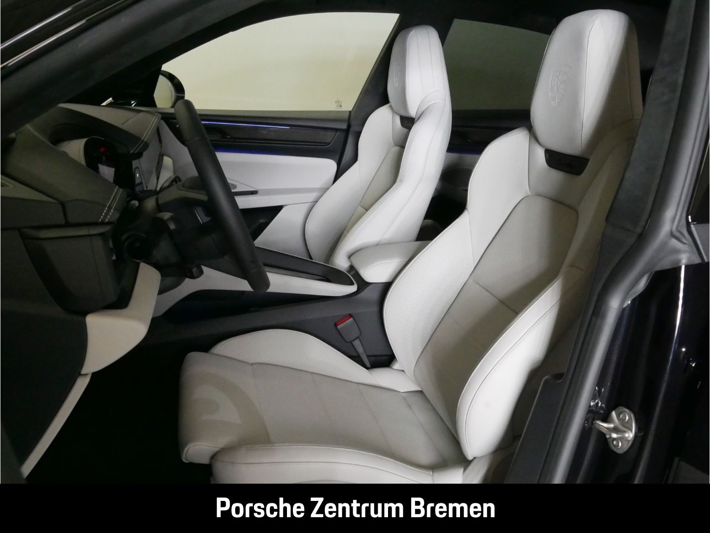 Porsche Macan Electric Turbo Sportpaket - Samsaru's Car Outlet