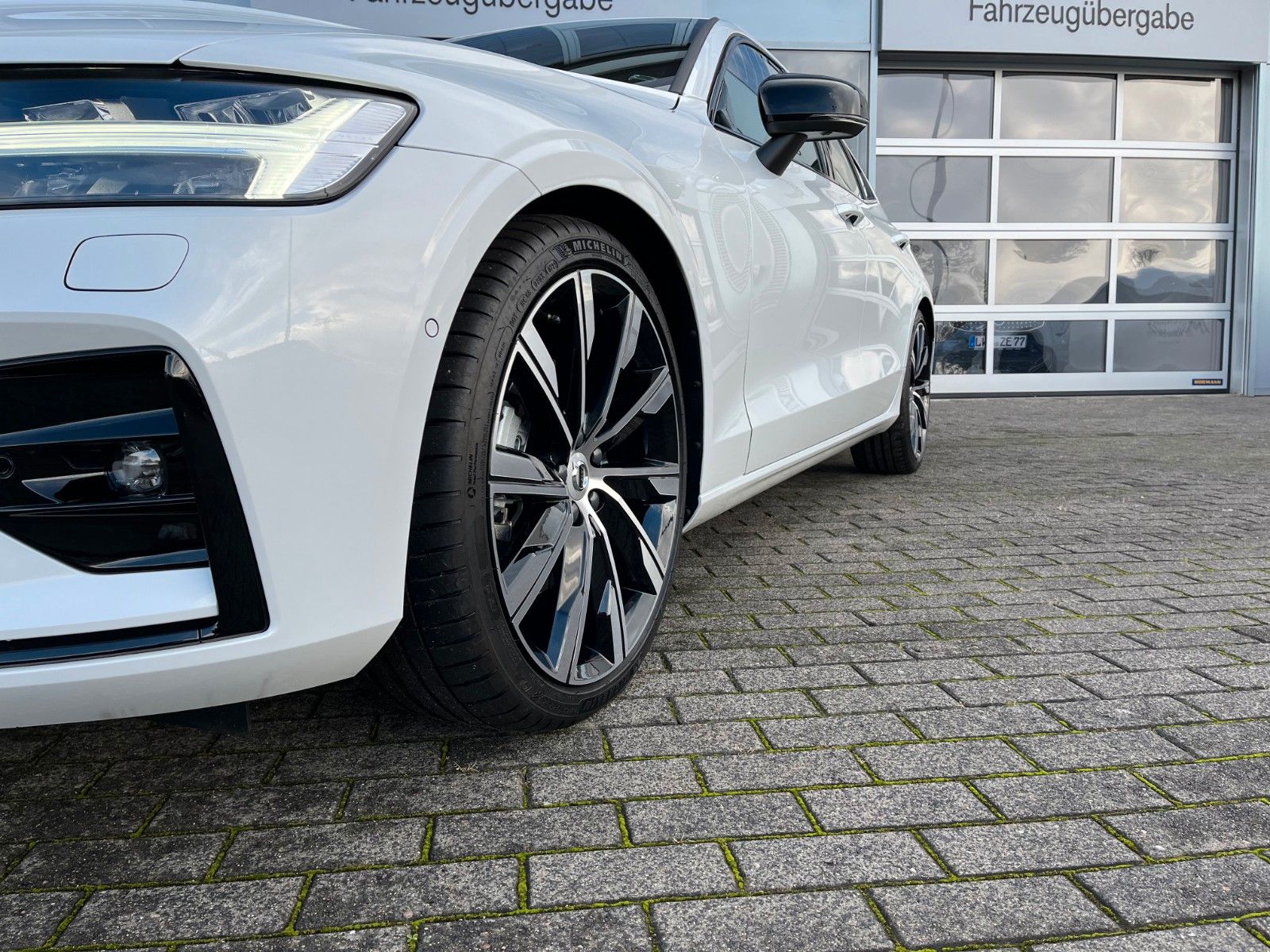 Volvo S60 B4 B DKG PLUS DARK - Sofort lieferbar -