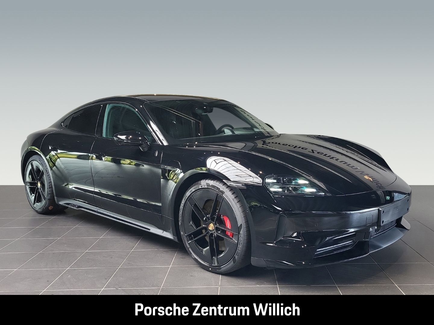 Porsche Taycan GTS HA-Lenkung Active-Ride Head-Up