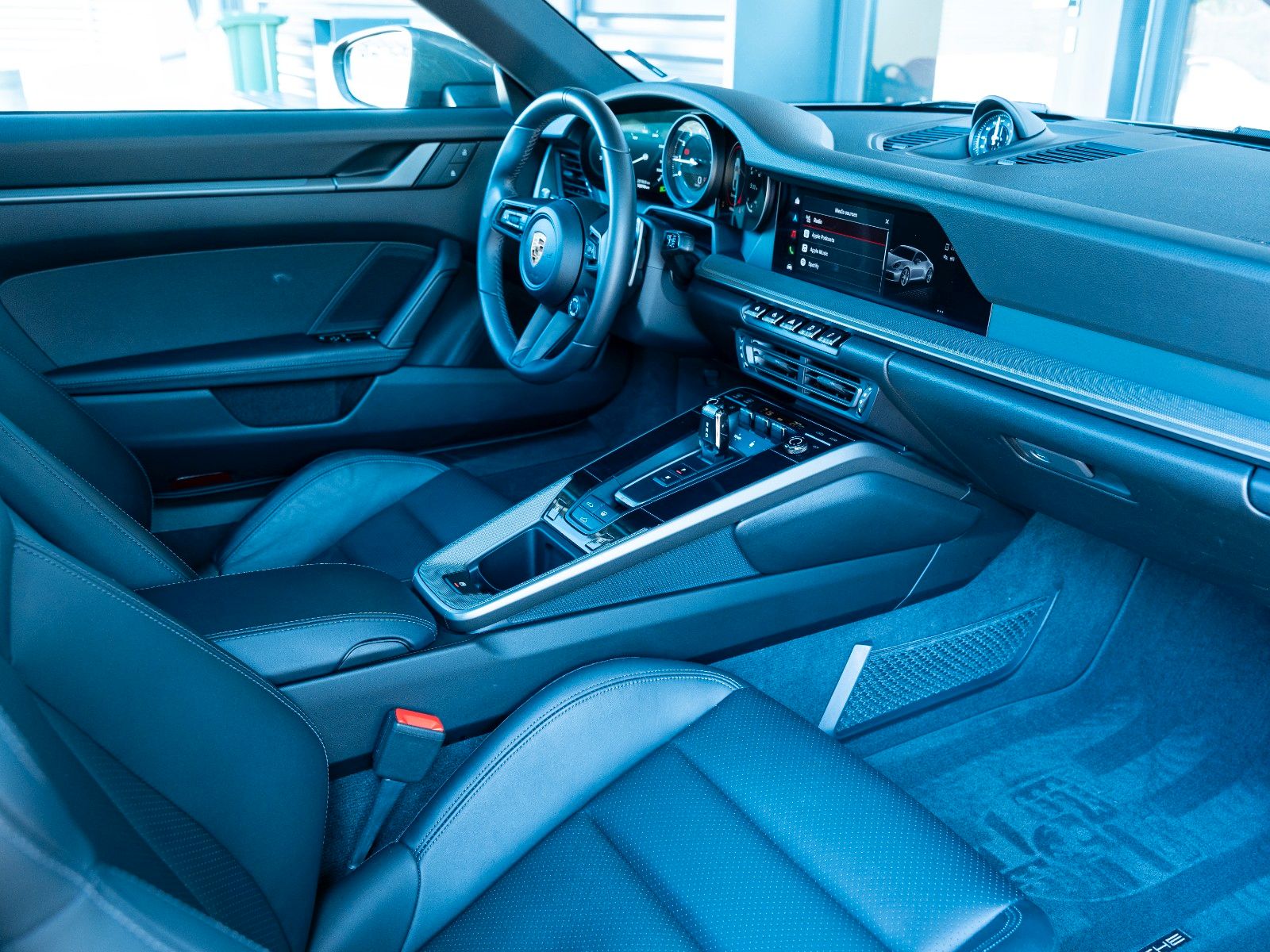 Porsche 911 Carrera 4 - Samsaru's Car Outlet