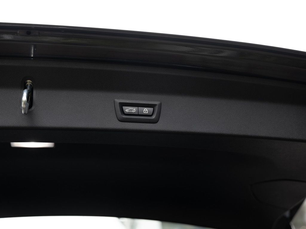 BMW X3 xDrive 30e M-Sportpaket - Samsaru's Car Outlet