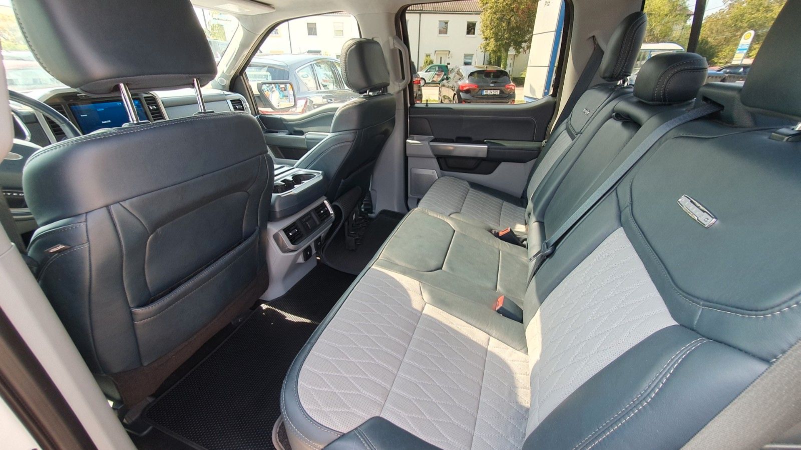 Ford F 150 Limited HYBRID 4x4 - Samsaru's Car Outlet