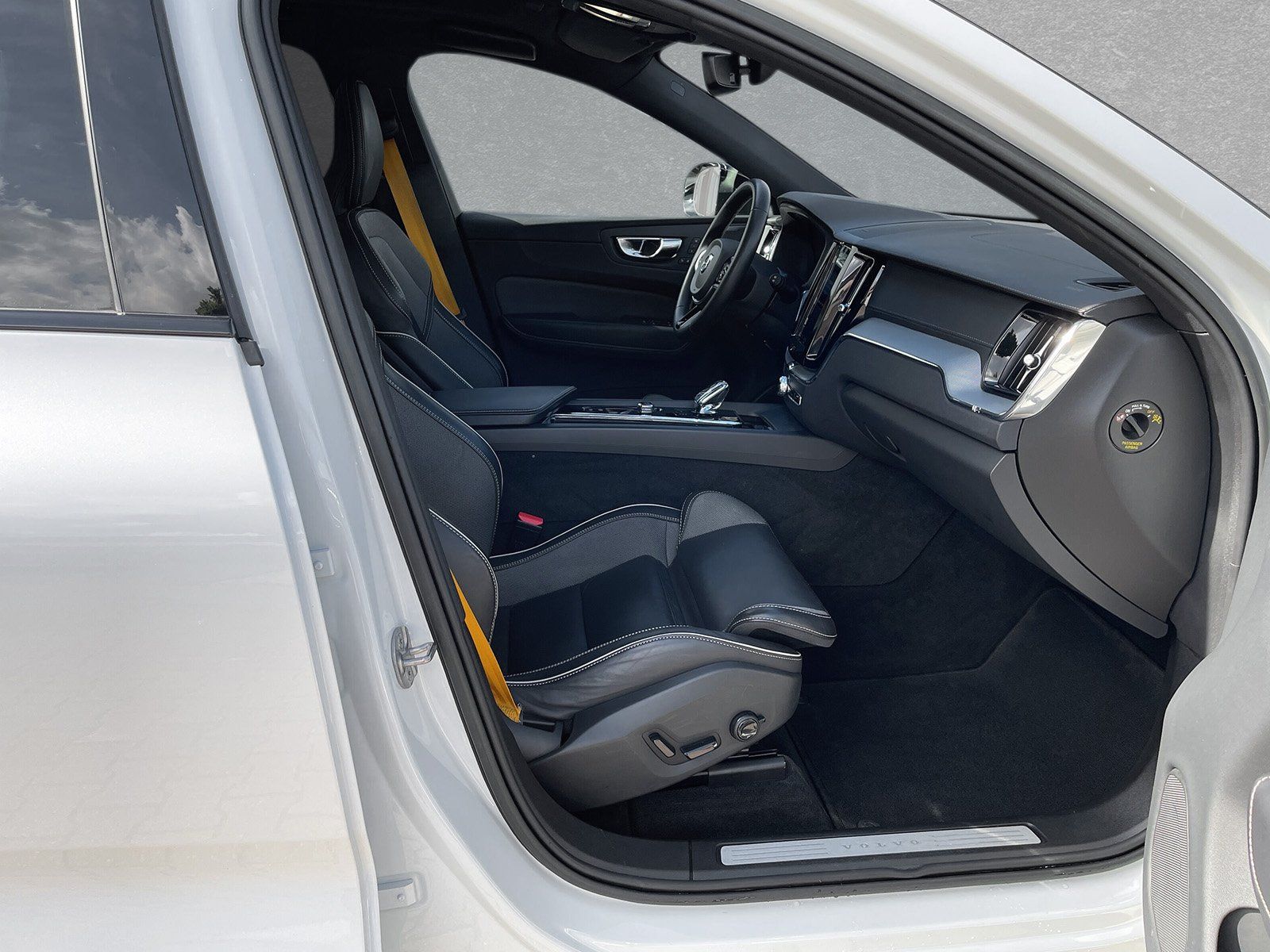 Volvo XC60 T8 AWD Polestar Engineered + Volvo Selekt