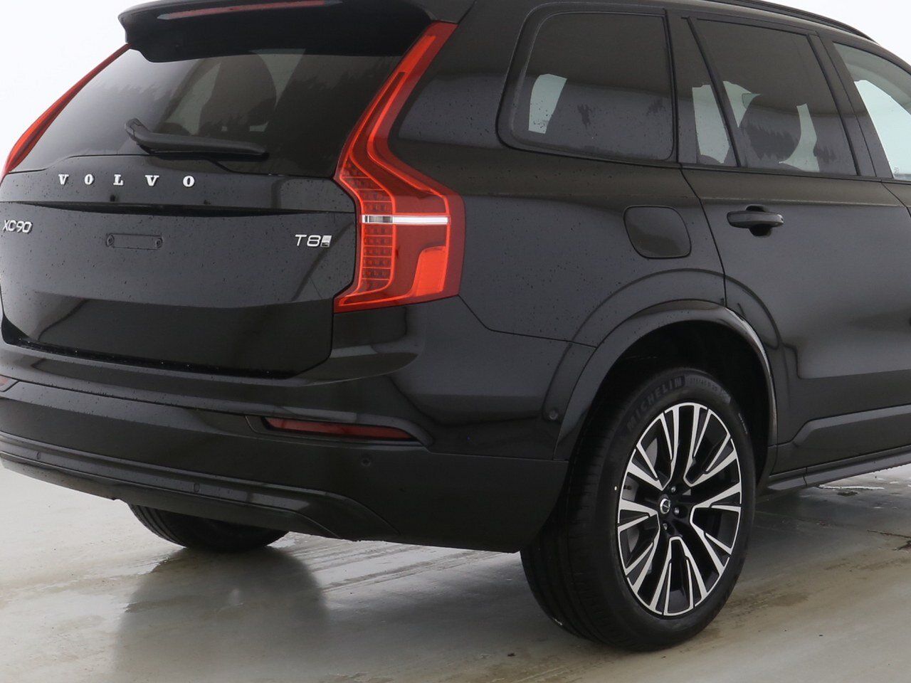 Volvo XC90 Recharge T8 Plus Dark - Samsaru's Car Outlet