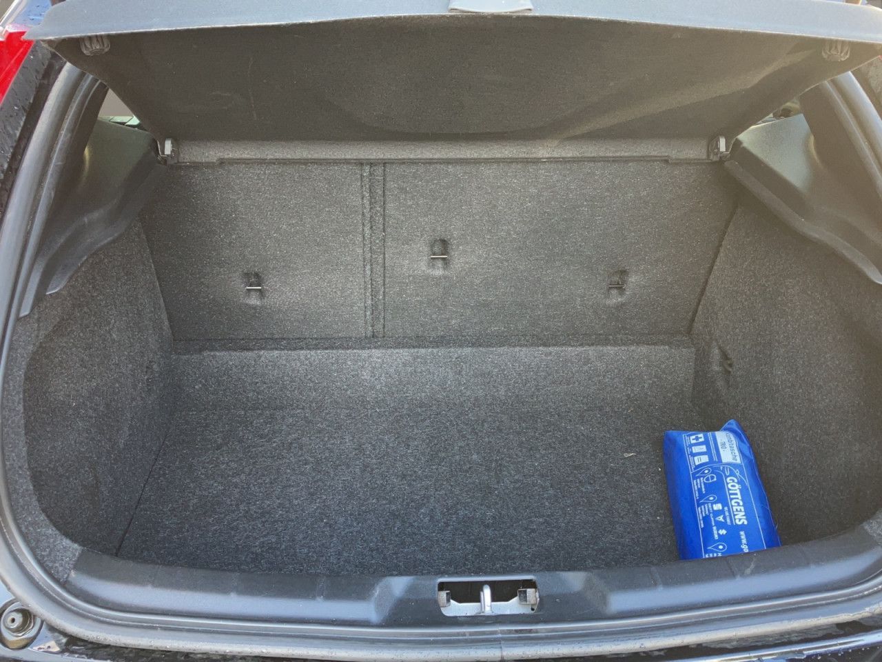 Volvo V40 T2 KINETIC NAVI KLIMAAUTOMATIK PDC Bluetooth