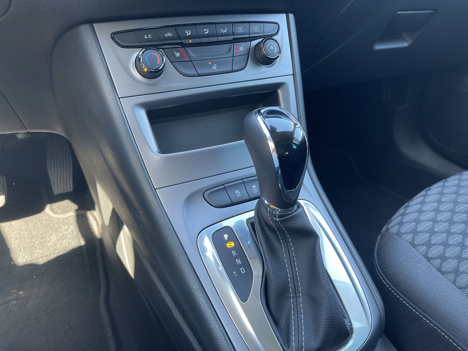 Opel Astra 145PS Business - Samsaru's Car Outlet