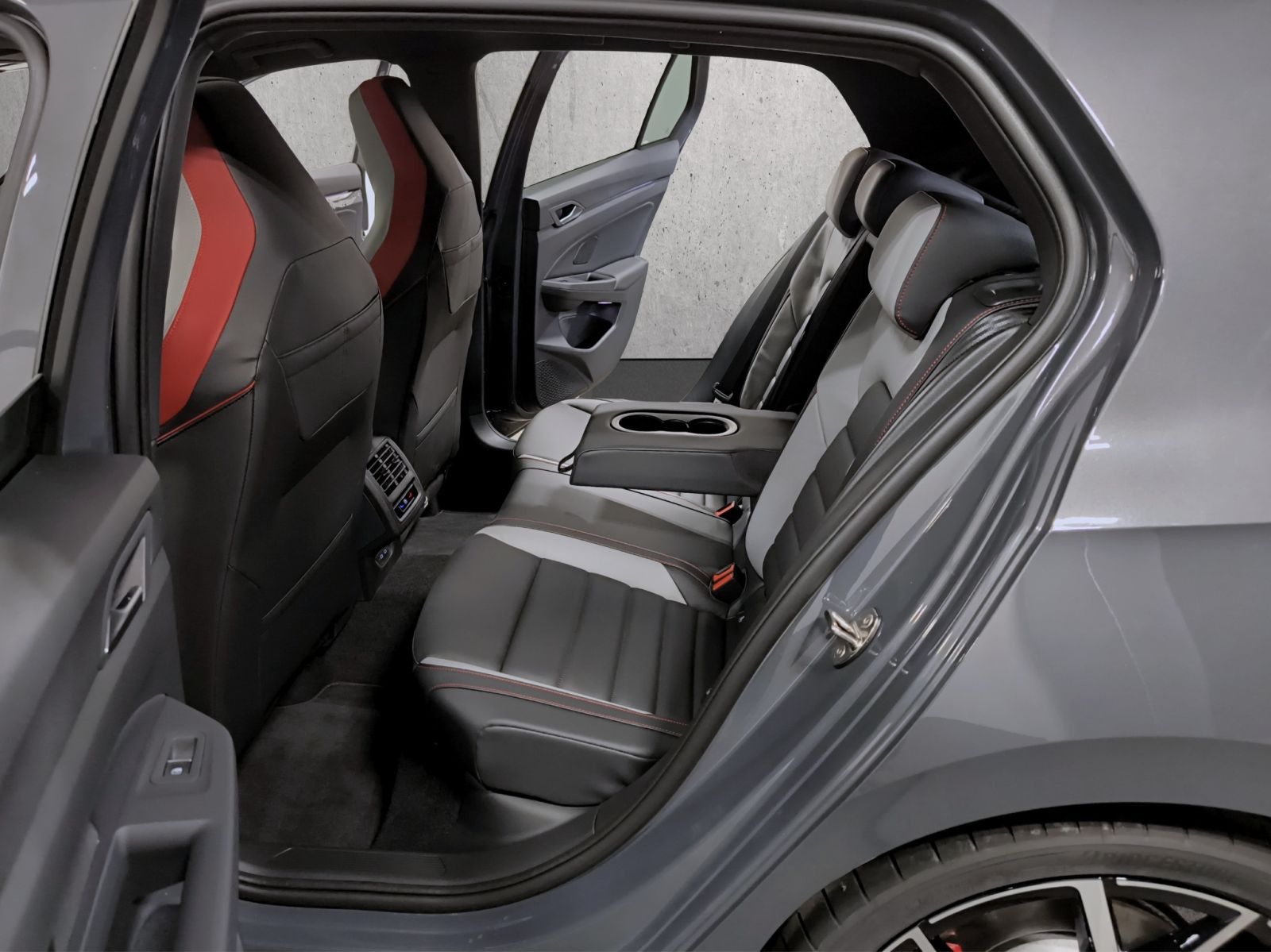 Volkswagen Golf GTI 2.0 TSI DSG Black Style, Leder, AHK, 19