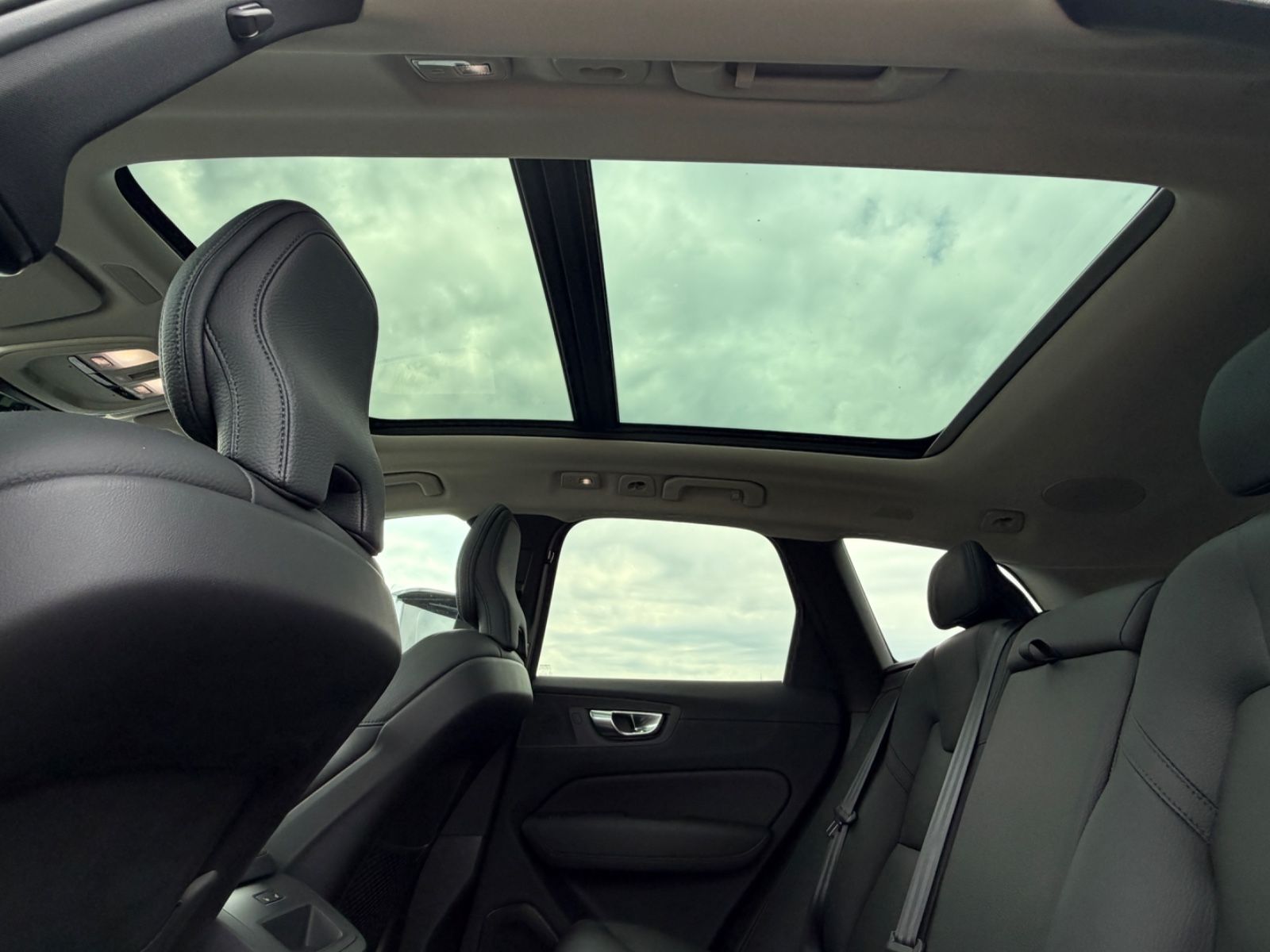 Volvo XC60 T8 Ultimate Dark Recharge HEICO V-Max offen