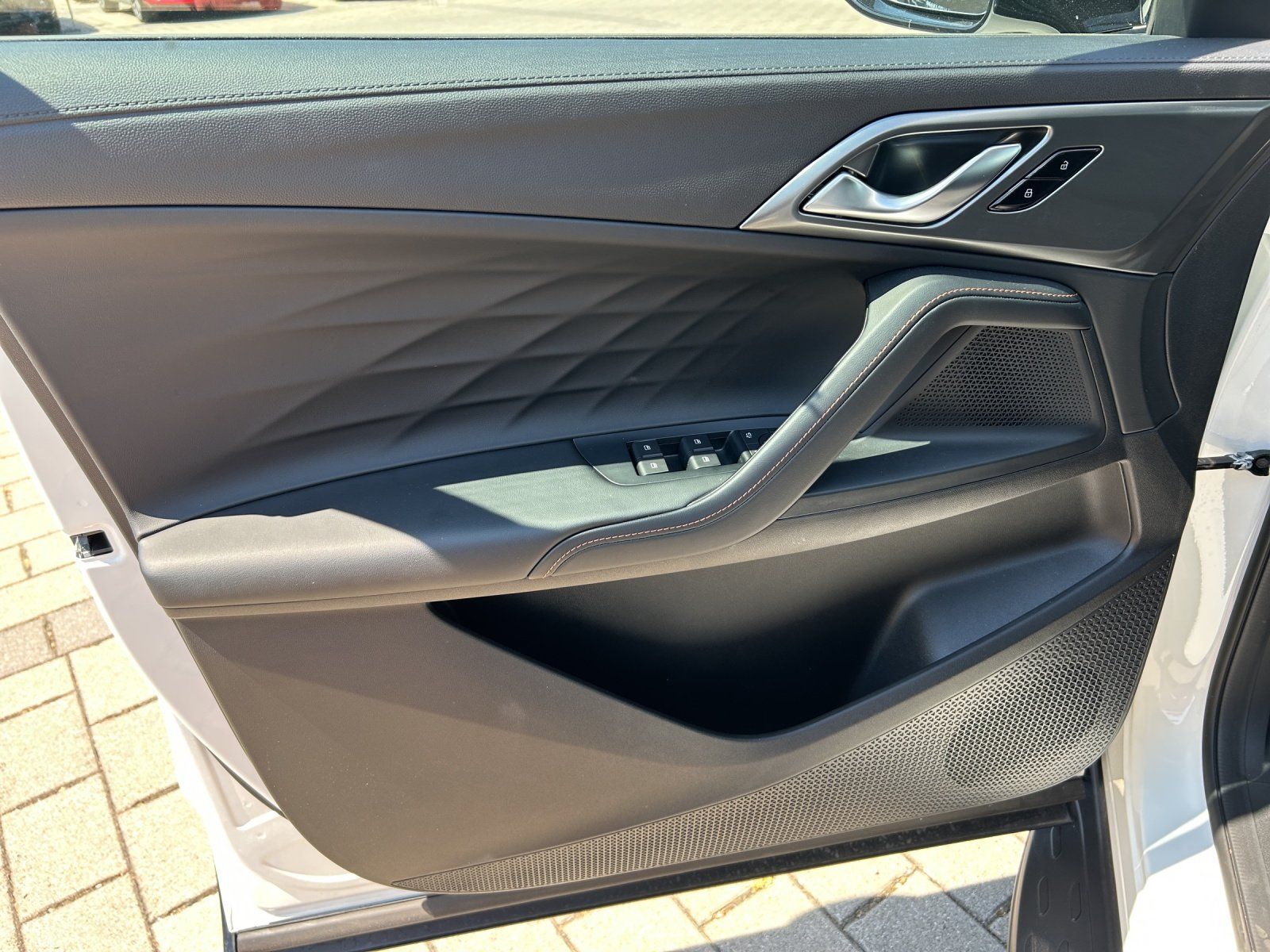 MG HS Luxury PHEV AT