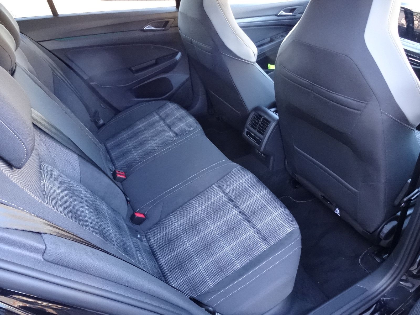 Volkswagen Golf VIII 2.0 TDI SCR DSG GTD - Samsaru's Car Outlet