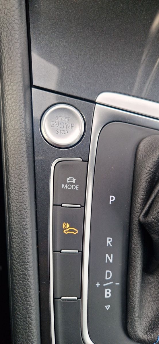 Volkswagen Golf VII e-Golf - Samsaru's Car Outlet