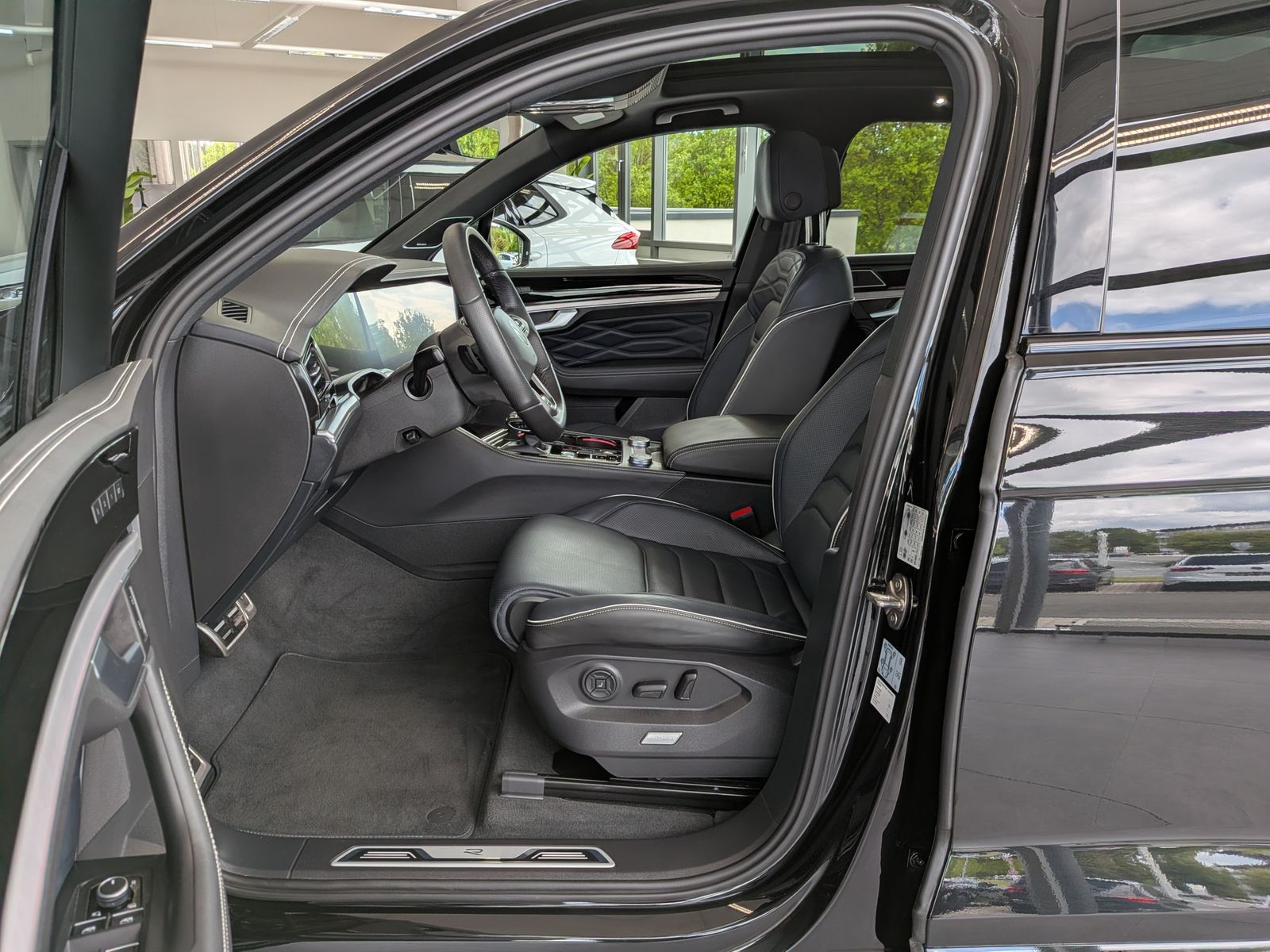 Volkswagen Touareg 3.0TDI 4M R-Line VOLL Black 22" UPE 114T