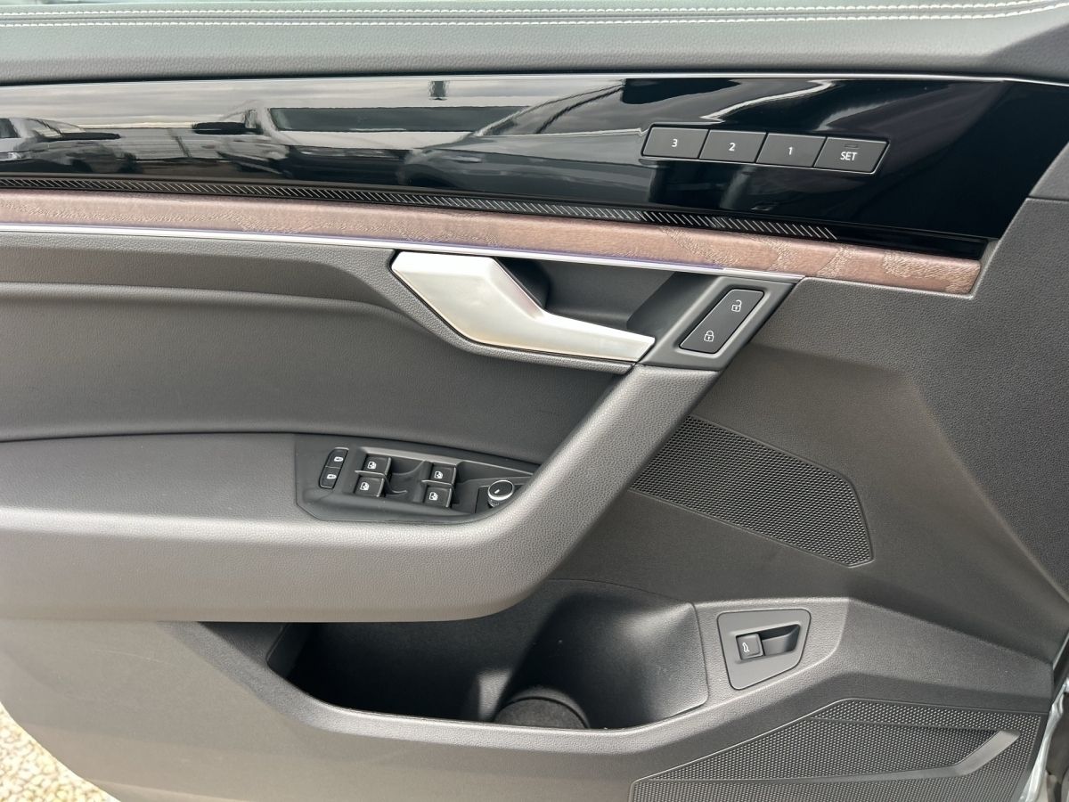 Volkswagen Touareg Elegance TDi - Samsaru's Car Outlet