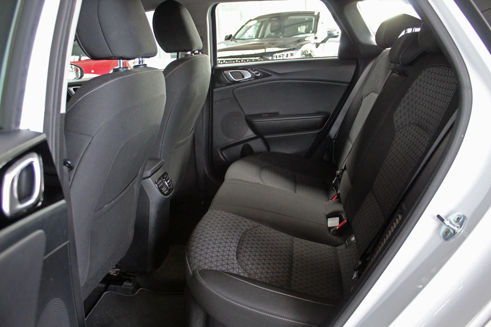 Kia Ceed Sportswagon Plug-in Hybrid Vision - Samsaru's Car Outlet