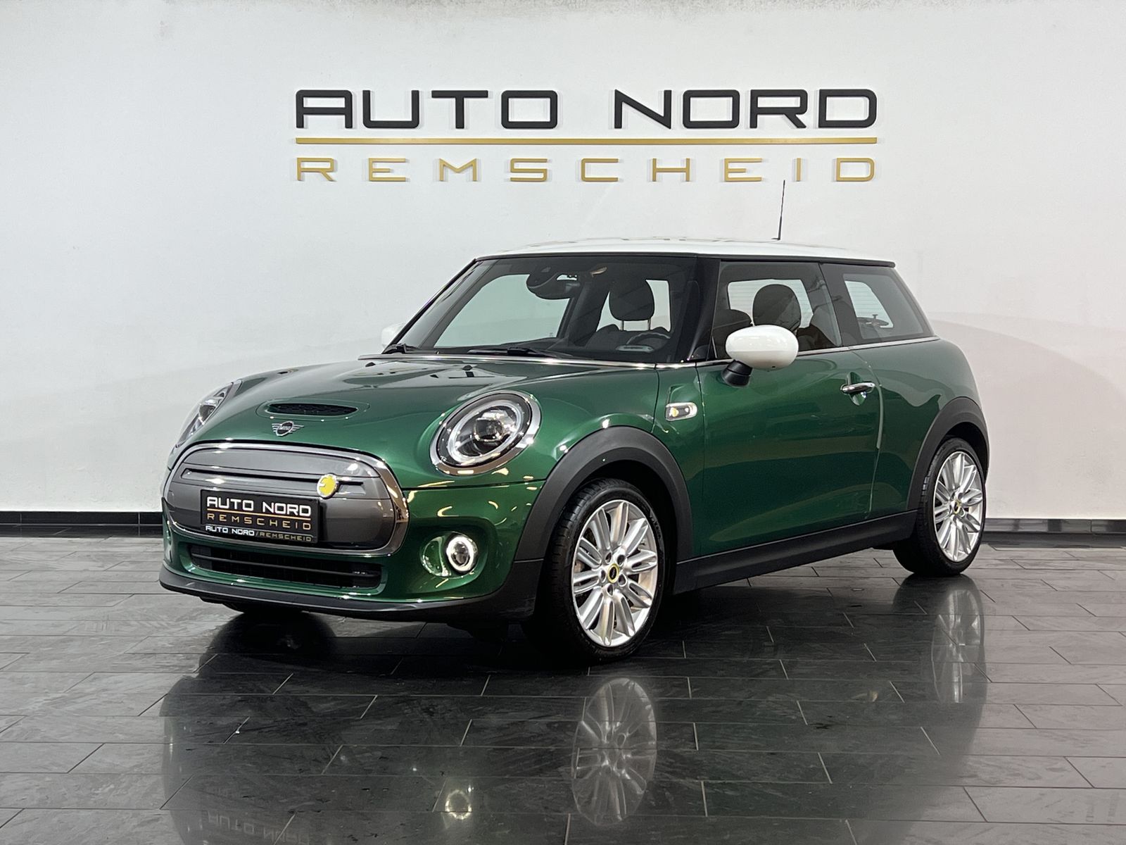 MINI Cooper SE Trim - Samsaru's Car Outlet