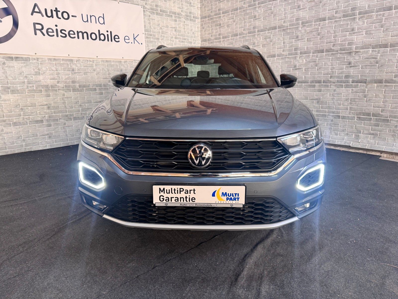 Volkswagen T-Roc Sport 1.5 TSI ACT - Samsaru's Car Outlet