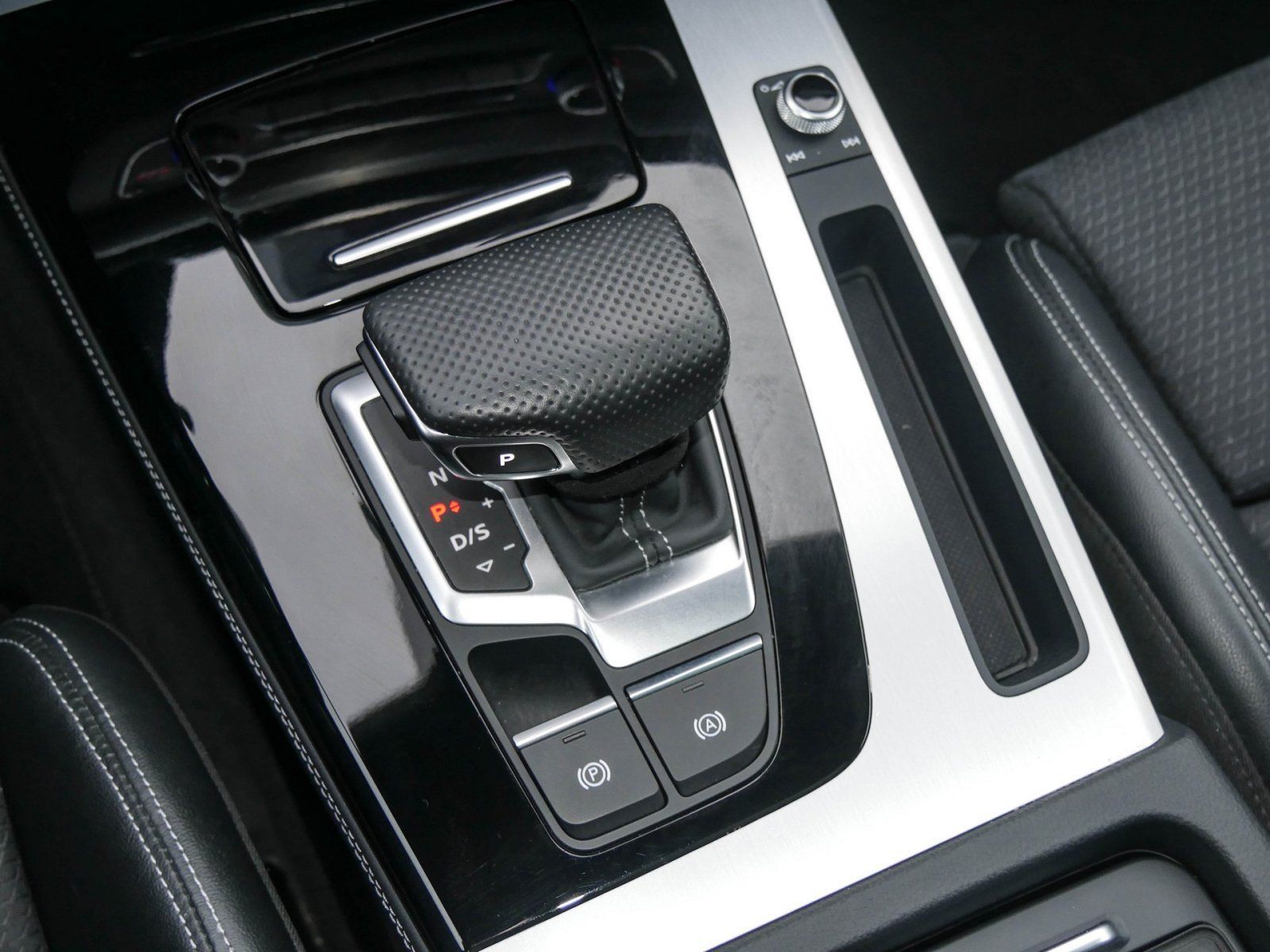 Audi Q5 55 TFSI e S line Black Pano Luft B&O AHK