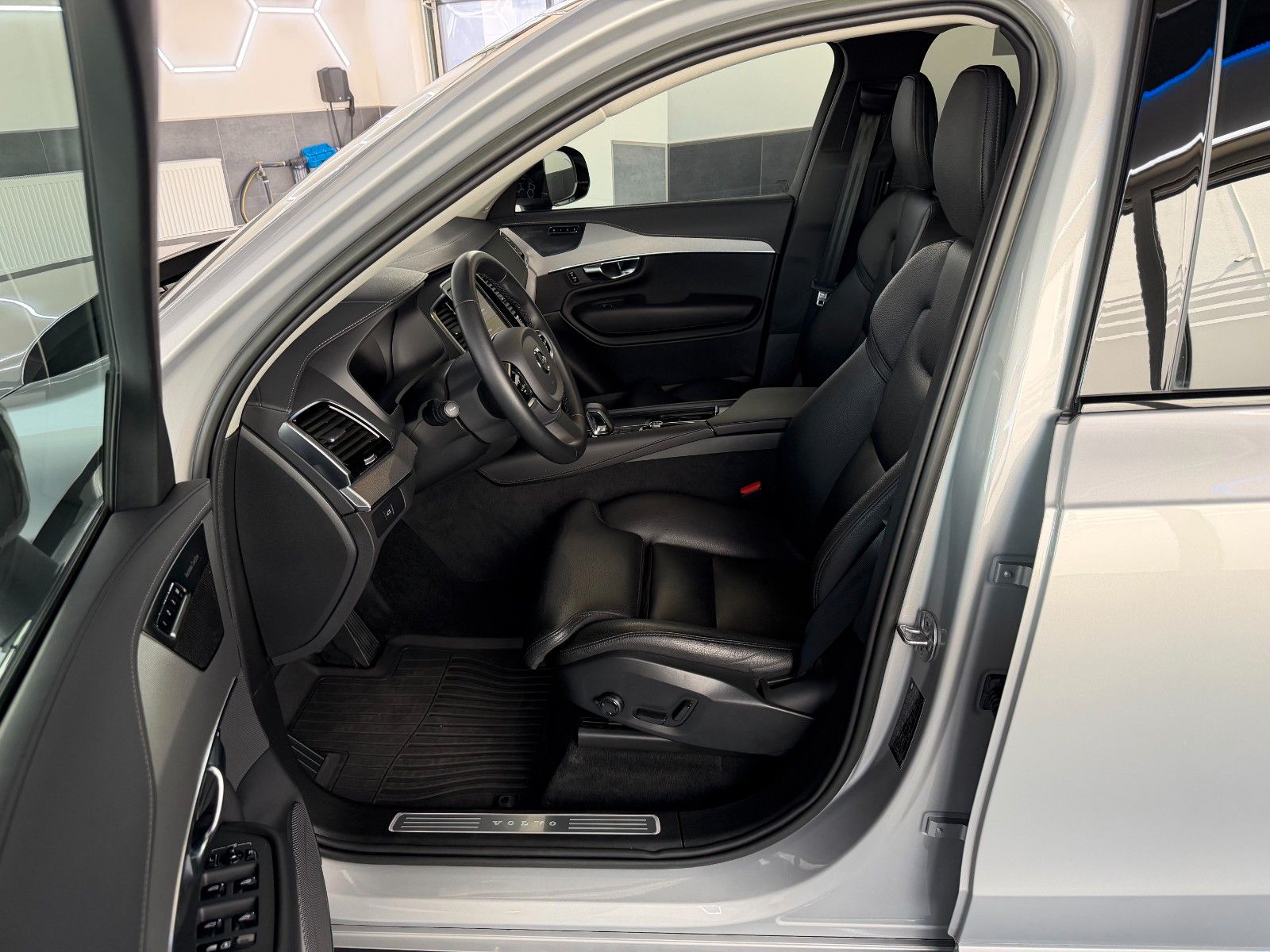 Volvo XC 90 Plus Dark AWD*7-Sitzer*LEDER*360°*AHK*ACC*