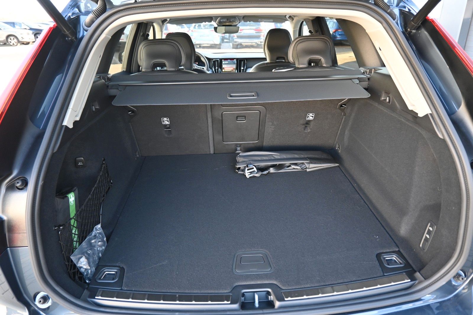 Volvo XC60 B5 B AWD Ultra Dark*PANO*360°*LUFT*ACC*AHK