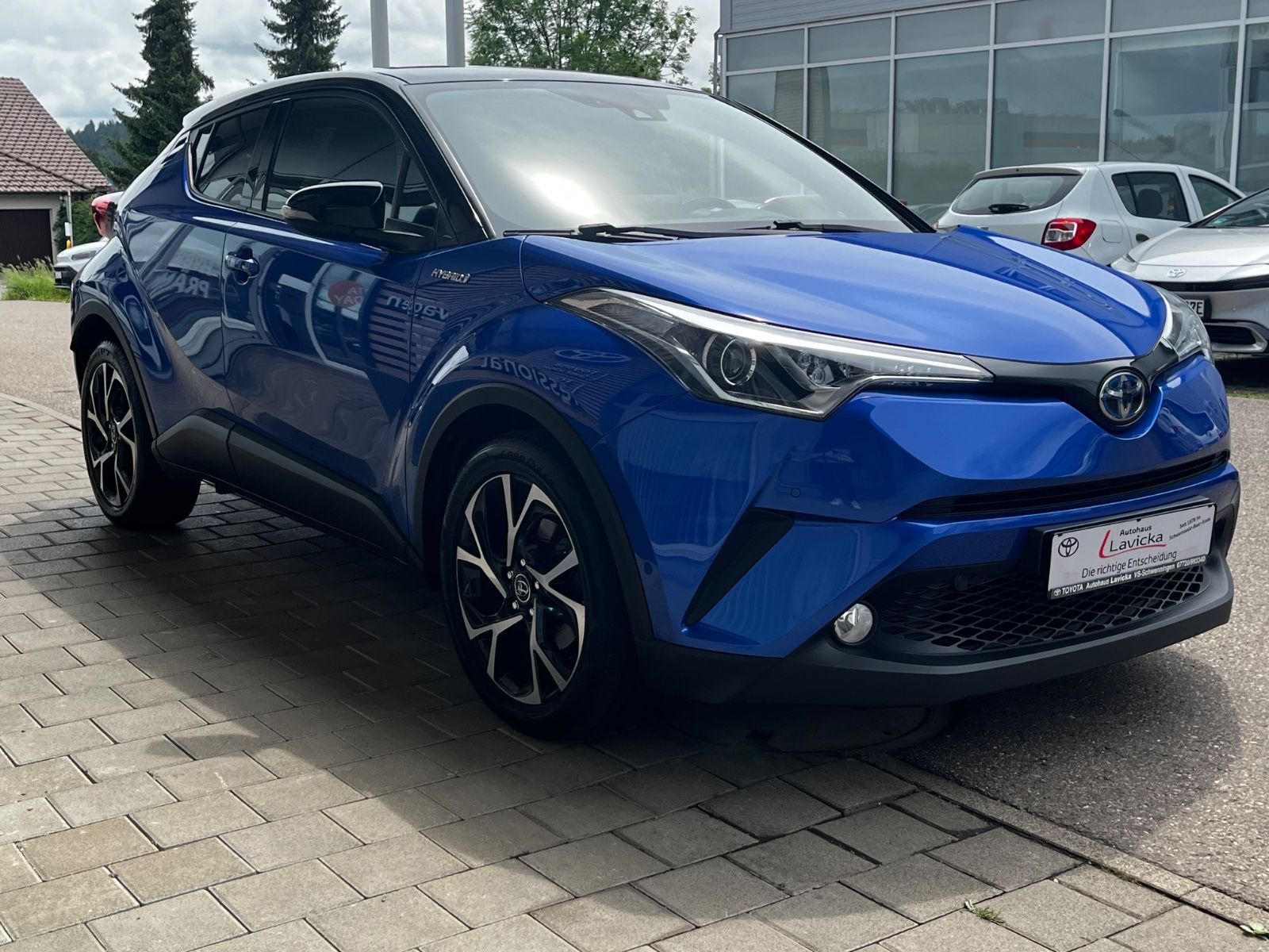 Toyota C-HR Hybrid Style - Samsaru's Car Outlet