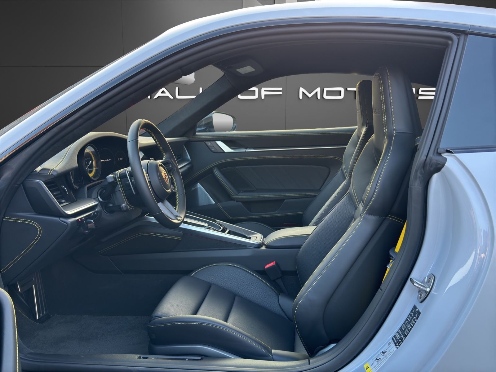 Porsche 911 Turbo S - Samsaru's Car Outlet