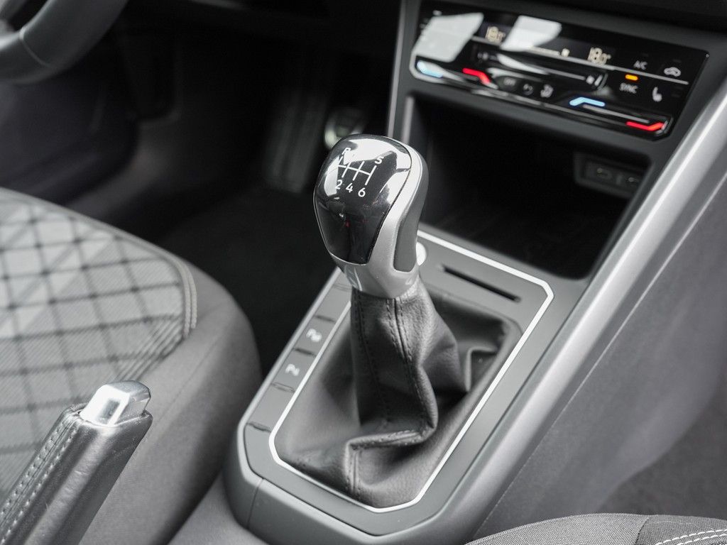 Volkswagen Taigo 1.0 TSI R-line - Samsaru's Car Outlet