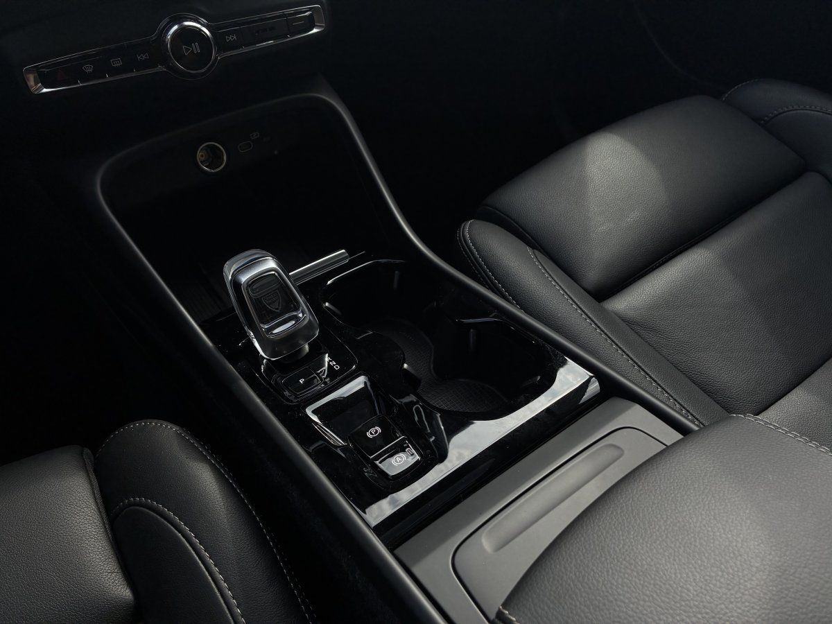 Volvo XC40 B4 Ultra Dark Memory inkl. Winterräder