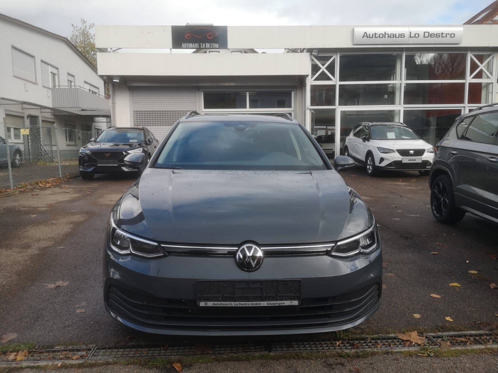 Volkswagen Golf 1.5 eTSI DSG Life - Samsaru's Car Outlet